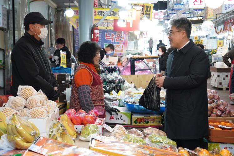 임상섭 산림청장, 설 명절 맞이 중리전통시장 및 사회복지시설 위문