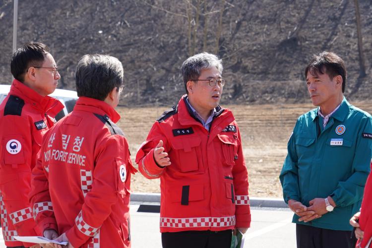 임상섭 산림청장, 경북 청송군 산불피해 상황 점검